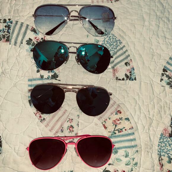 4 PAIRS OF NEW AVIATOR SUNGLASSES IN ASSORTED COLORS - Picture 1 of 3